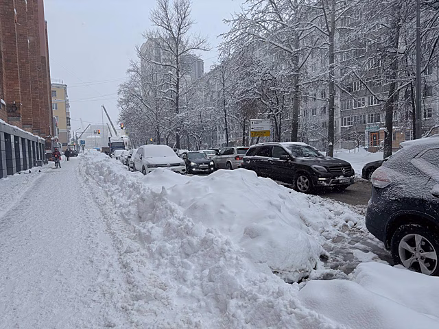Платные парковки в центре Нижнего Новгорода очистят от снега в ближайшее время