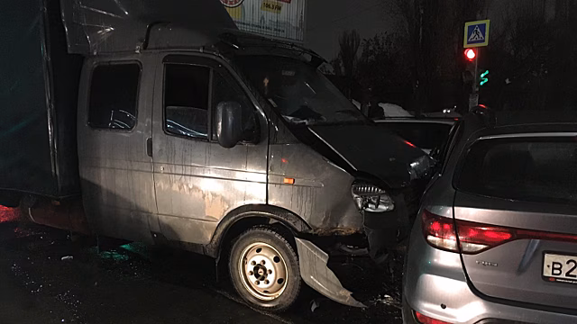 В Саратове юный водитель «ГАЗели» устроил массовое ДТП с пострадавшими