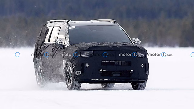 Компания Hyundai вывела на тесты обновленный Santa Fe в переосмысленной геометрией кузова