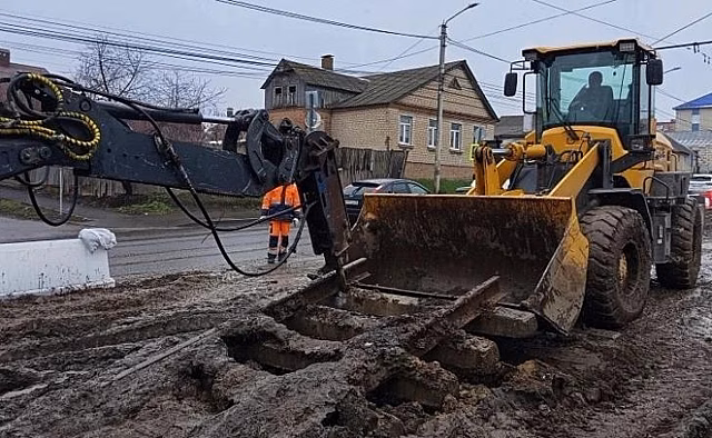 В Курске на ул.Красный Октябрь демонтируют трамвайные рельсы