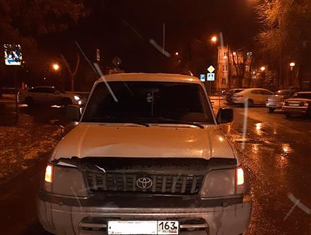 В Самаре под колесами Toyota Land Cruiser на переходе пострадал ребенок