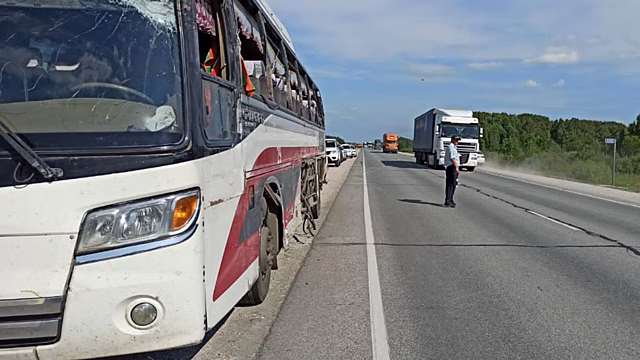 Полицейские выясняют причины ДТП с участием пассажирского автобуса в Новосибирской области