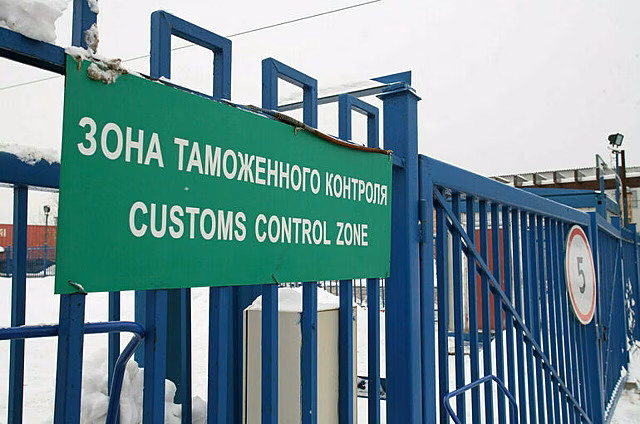 В ФТС рассказали, как будут бороться с очередями из фур на границе
