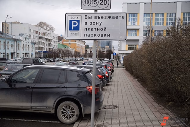 Парковочный парадокс: почему в Петербурге штраф за нелегальную стоянку стал дешевле оплаты