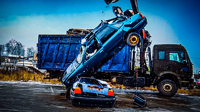 Блогеры умудрились продать 130 машин за три дня, чтобы накопить на Ferrari