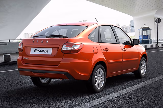 АВТОВАЗ поднимает цены на автомобили Lada и просит господдержки