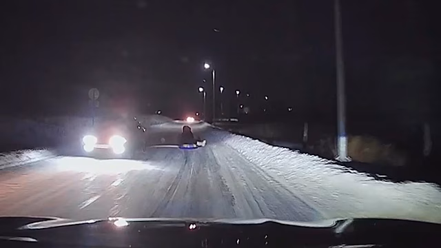 В Красноярске поездка на машине с тюбингом закончилась смертельным ДТП
