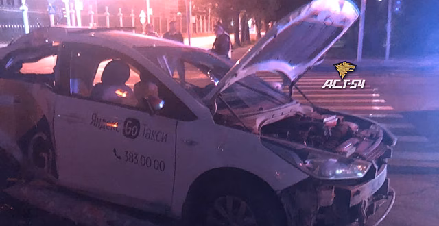 16-летняя пассажирка такси погибла в тройном ДТП в центре Новосибирска