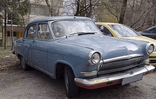 В СФ назвали жесткой идею запретить россиянам ездить на старых авто