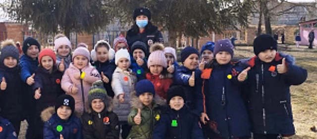 В Северной Осетии сотрудники Госавтоинспекции провели акцию «Я заметен!» для воспитанников детского сада г. Ардона