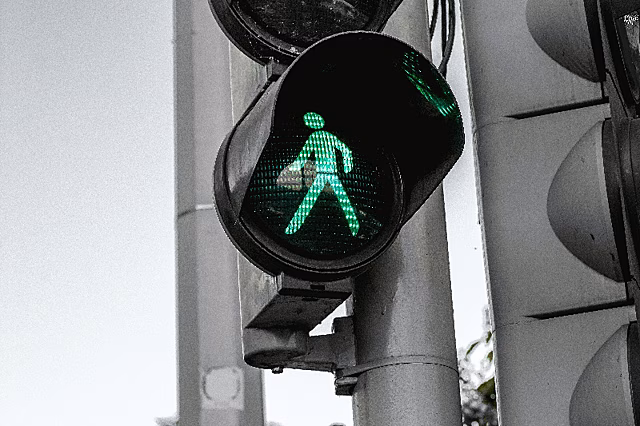 В Благовещенске ищут водителя, наехавшего на велосипедиста на пешеходном переходе