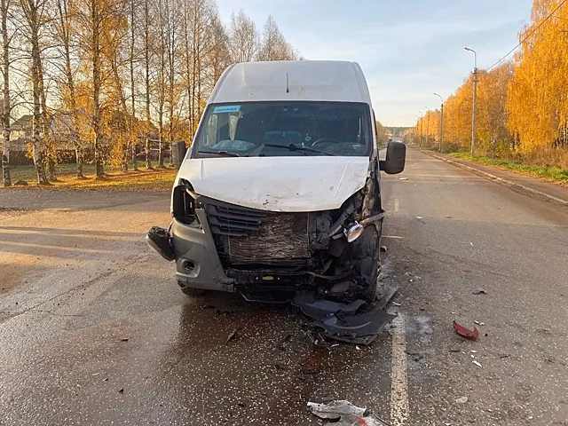 Автомобиль врезался в рейсовый автобус в Воткинске