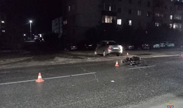 На трассе под Волгоградом легковушка сбила подростка на мопеде