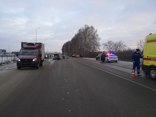 Под Екатеринбургом столкнулись пять автомобилей