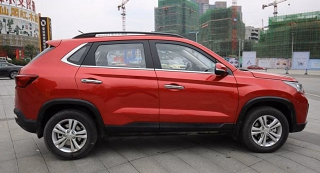 В Китае новый кроссовер BAIC Ruixiang X3 уже отгружают дилерам