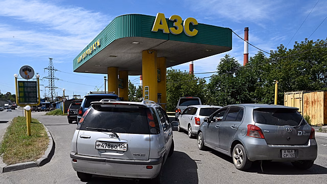 Стало известно, как сильно выросли цены на бензин в России за неделю
