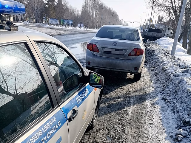 Подросток без прав возил мать на автомобиле в Белове