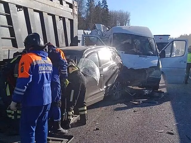 Число пострадавших в ДТП с пятью машинами в Ленобласти выросло до 13