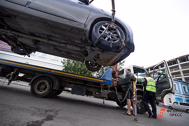 Петербуржцев предупредили о новых правилах эвакуации автомобилей