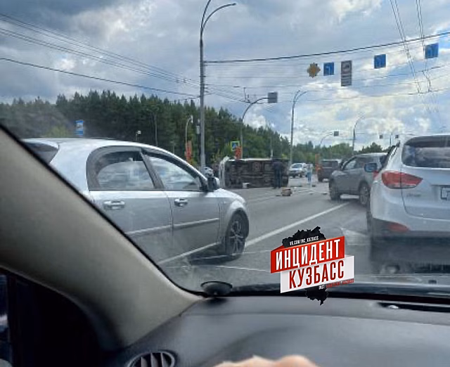 Массовая авария парализовала движение на кемеровской Радуге
