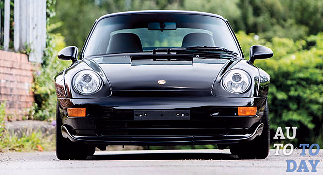 Черный Porsche 993 GT2 привлек внимание множества коллекционеров
