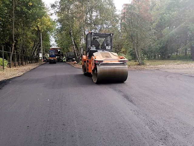 Новый асфальт уложили на дороге, ведущей к смотровой площадке на Западной поляне
