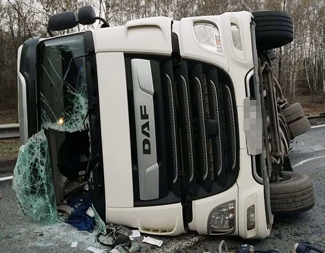 Фура опрокинулась в Лысковском районе: движение в сторону Казани частично перекрыто