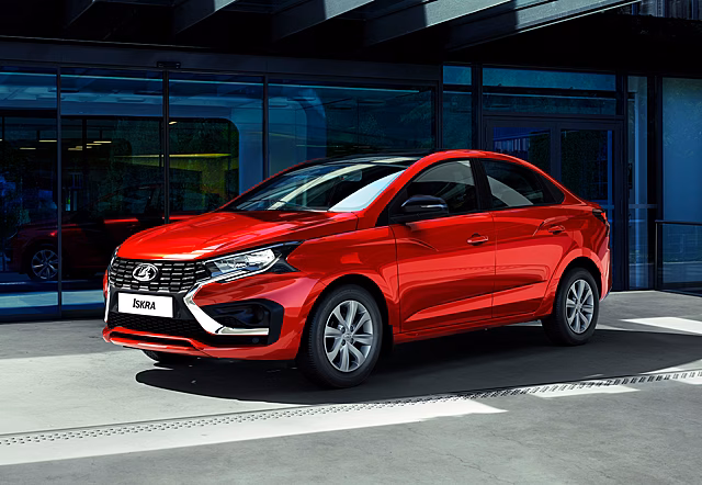 АвтоВАЗ показал летнюю палитру цветов для Lada Iskra