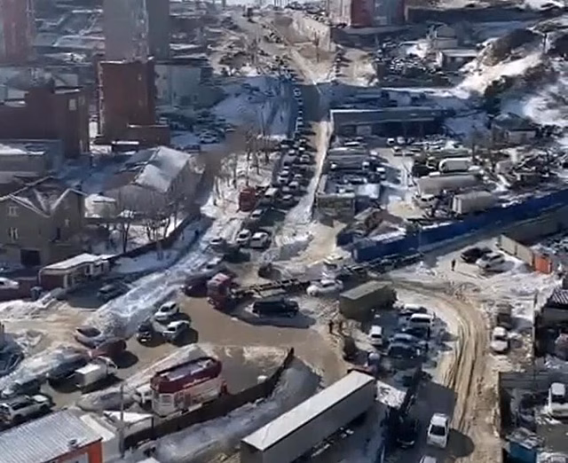 «Сплошная пробка». Жители многострадального района Владивостока негодуют в соцсетях