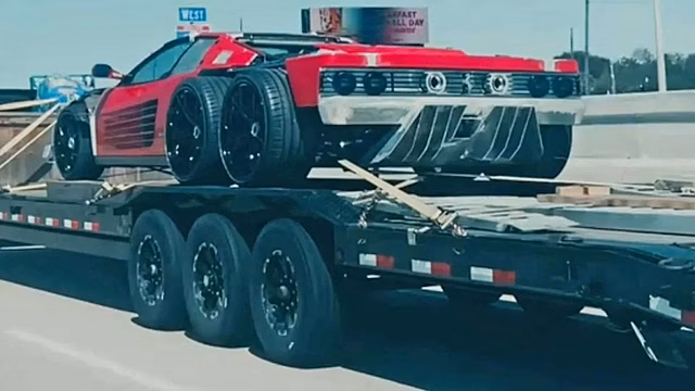 Изучаем уникальный шестиколесный Ferrari Testarossa
