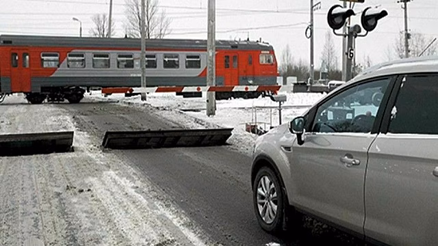 Кировчанам напомнили о правилах пересечения железнодорожных переездов