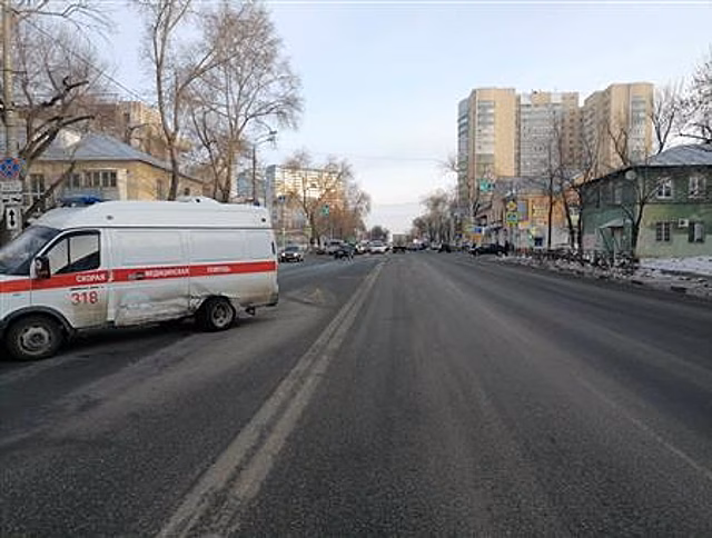 Автомобиль скорой помощи попал в ДТП в Самаре