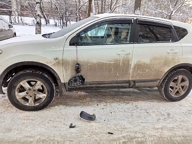 Вандал повредил около десяти автомобилей в Дзержинске