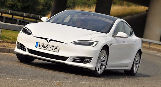 Владелец Tesla из Китая заплатит полмиллиона за причинённый компании ущерб