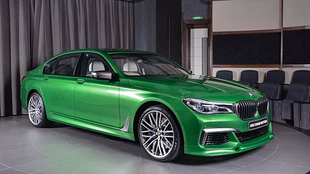 Седан BMW M760Li получил эксклюзивный колер Rallye Green