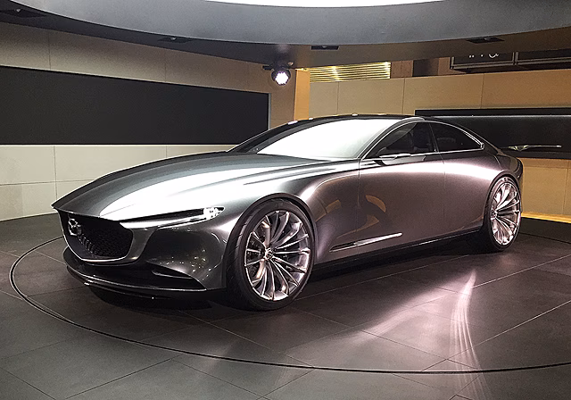 Mazda показала большое четырехдверное купе на 21-дюймовых колесах