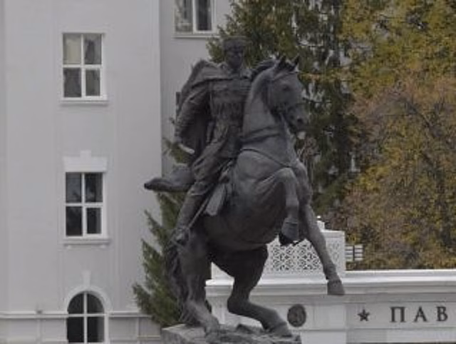 Советская площадь и памятник Шаймуратову в Уфе вошли в маршрут экскурсионного автобуса