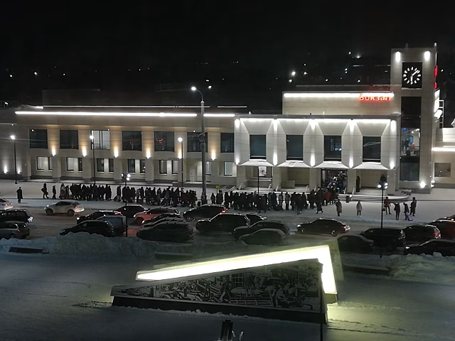 РЖД прокомментировали огромные очереди на вокзале в Костроме