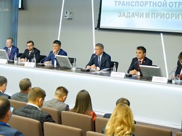 Радий Хабиров сообщил о появлении в Уфе первых электробусов
