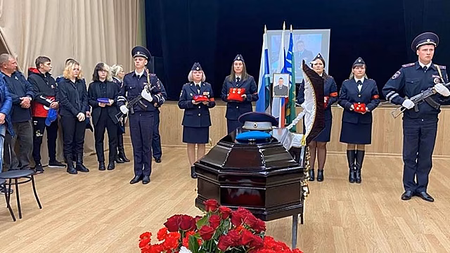 Екатеринбуржцы простились с полицейским, погибшим после погони за лихачом