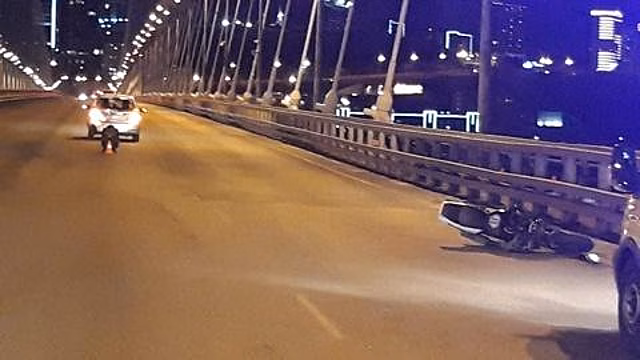 Озвучены детали резонансного ДТП на Золотом мосту с участием мотоциклиста