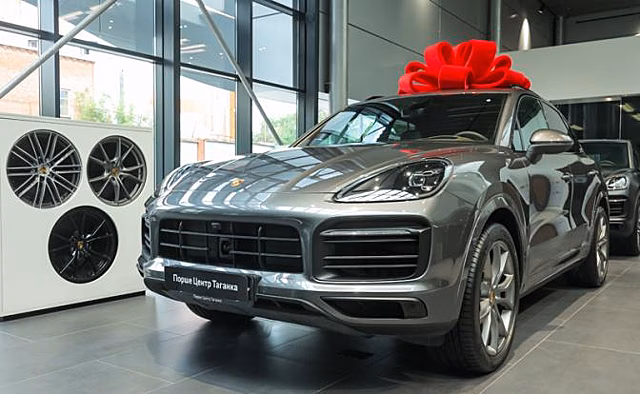 Российские владельцы Porsche и Rolls-Royce уходят в отрыв от реальности