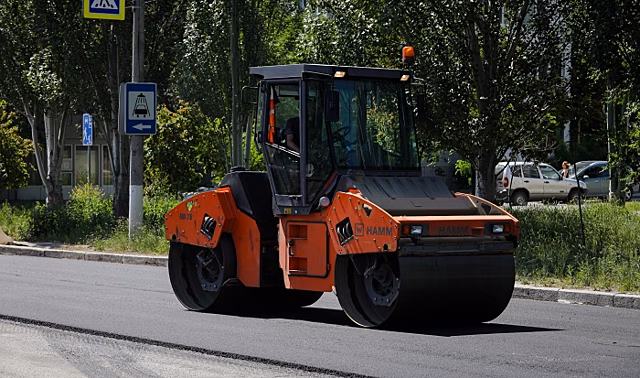 В Волгограде до конца года планируют обновить еще 8 участков дорог