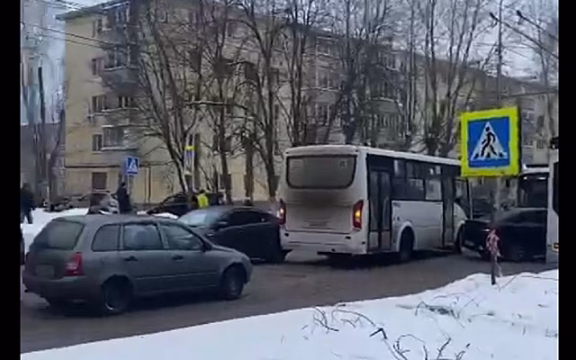 В Рязани массовое ДТП с маршруткой №66 и троллейбусом №16 собрало пробку