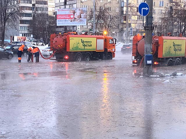 Комсомольский проспект снова сухой, вода вернулась в дома челябинцев