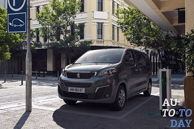 Электрический микроавтобус Peugeot e-Traveller доступен в трех версиях