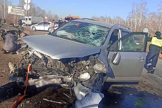 Три человека погибли в ДТП на трассе в Омской области