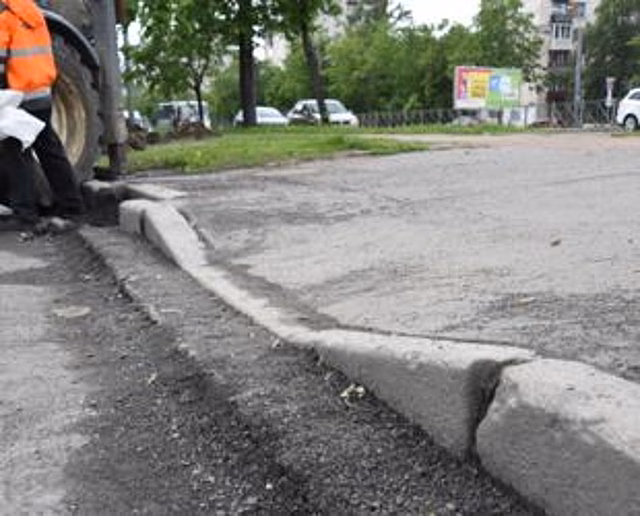 В Василеостровском районе завершены работы по занижению бордюрного камня на пешеходных переходах