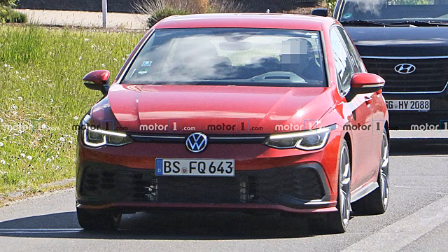 Volkswagen Golf GTI TCR стал лучшим переднеприводным хэтчбеком бренда