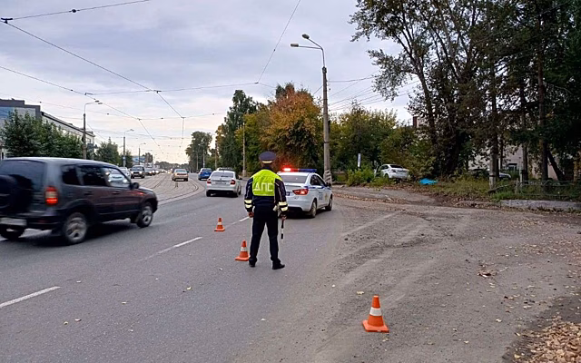 Водитель не справился с управлением и насмерть сбил двух мужчин на тротуаре